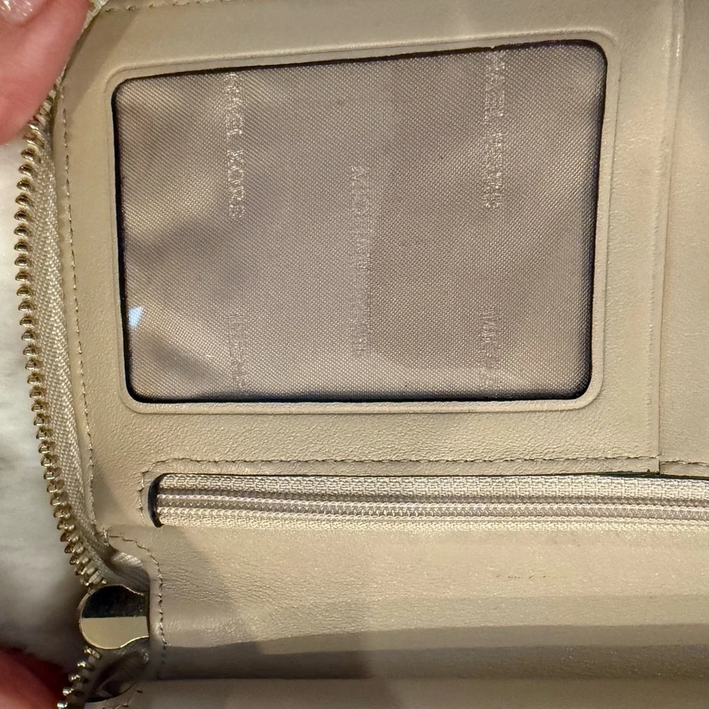 Michael Kors Gold Quilted Continental Wristlet Wallet Jet Set 🎄